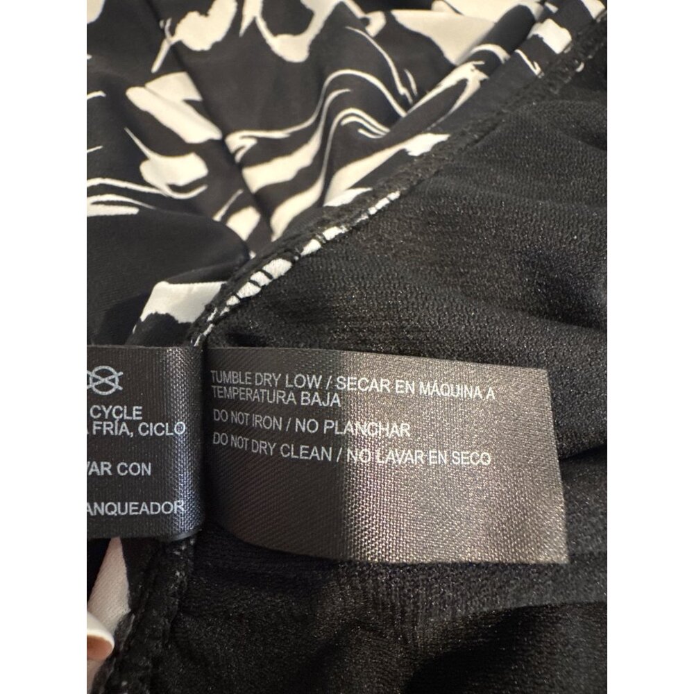 Hurley Womens Swimsuit Sz L Black/White Floral Tropical Hawaiian Beachy 1-Piece - Picture 7 of 11
